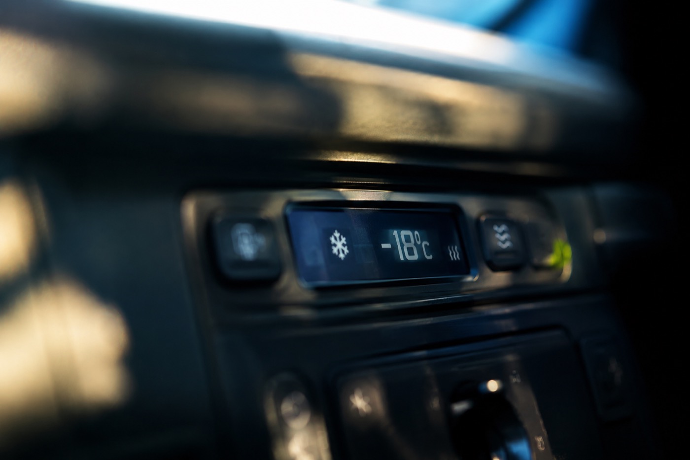 Reefer unit temperature readout on a truck dashboard
